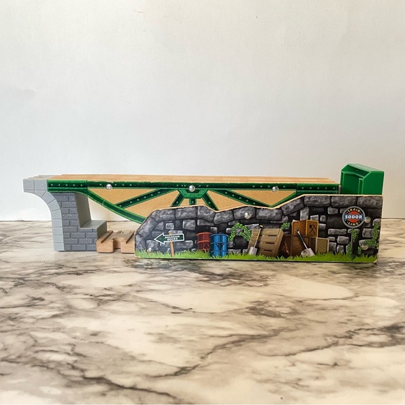 Thomas & Friends Wooden Railway Tidmouth’s Tipping Bridge Destination - Picture 4 of 8